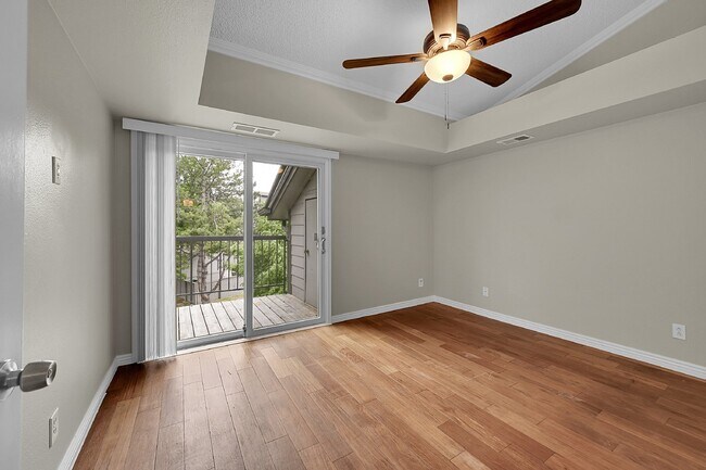 Building Photo - $1,750 - 2-Bed /1 bath Condo with Cozy Fir...