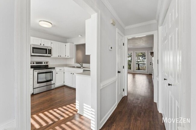 Building Photo - 134 Sanair Ct