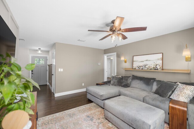 Building Photo - 419 Morningbird Ct