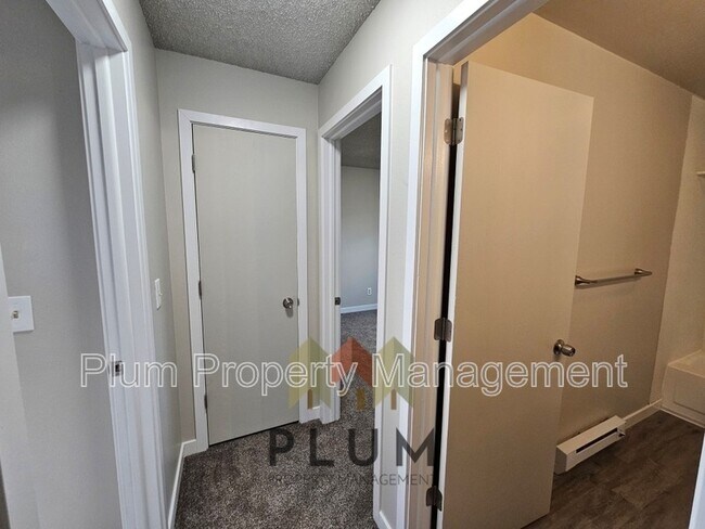 Building Photo - 809 Bulwer St