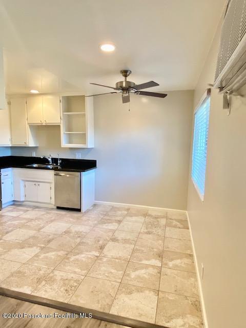 Building Photo - 580 N Los Robles Ave