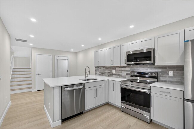 Building Photo - 4204 Roxbury Ct