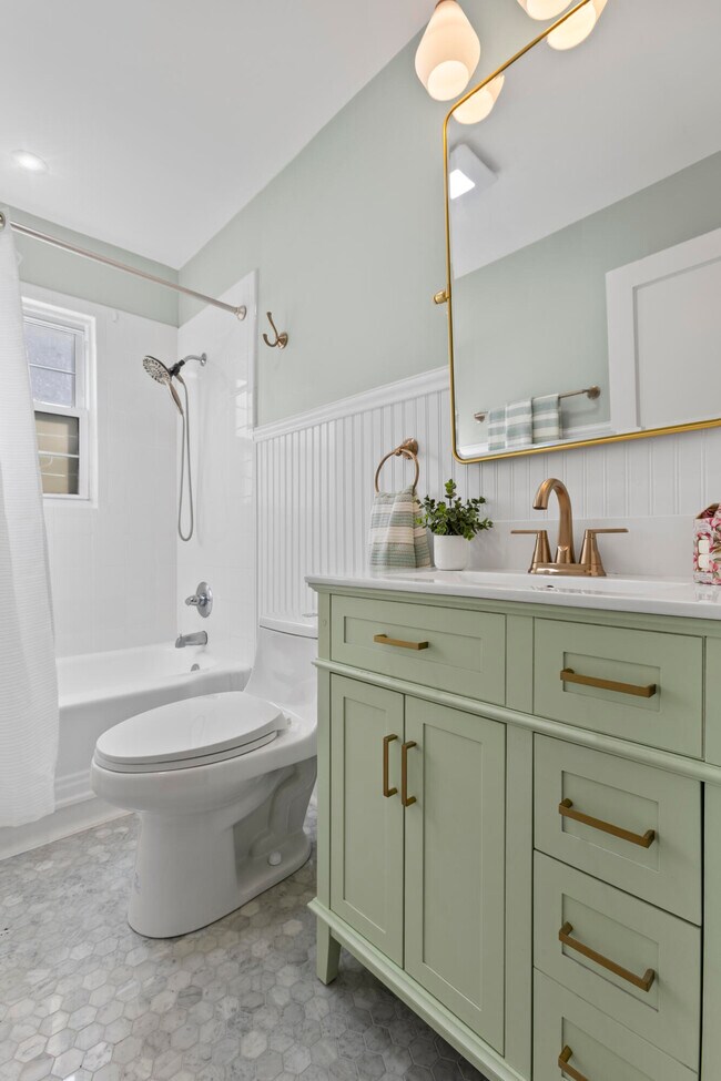 Building Photo - 622 Longview Dr