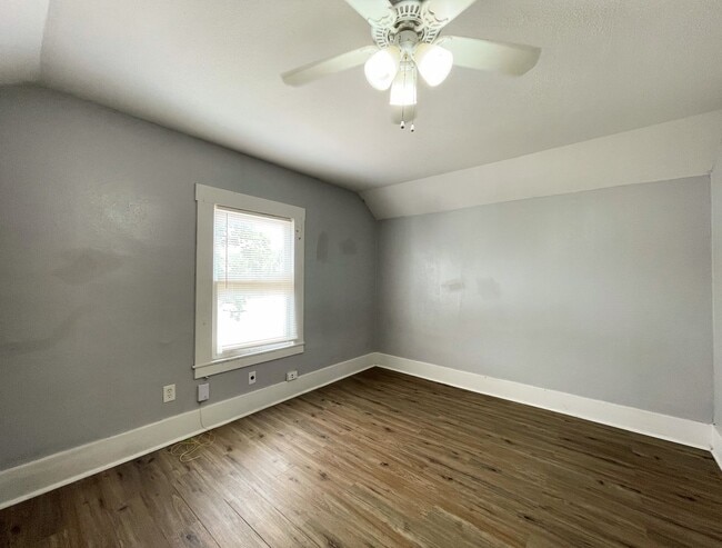 Building Photo - 511 N Poplar St