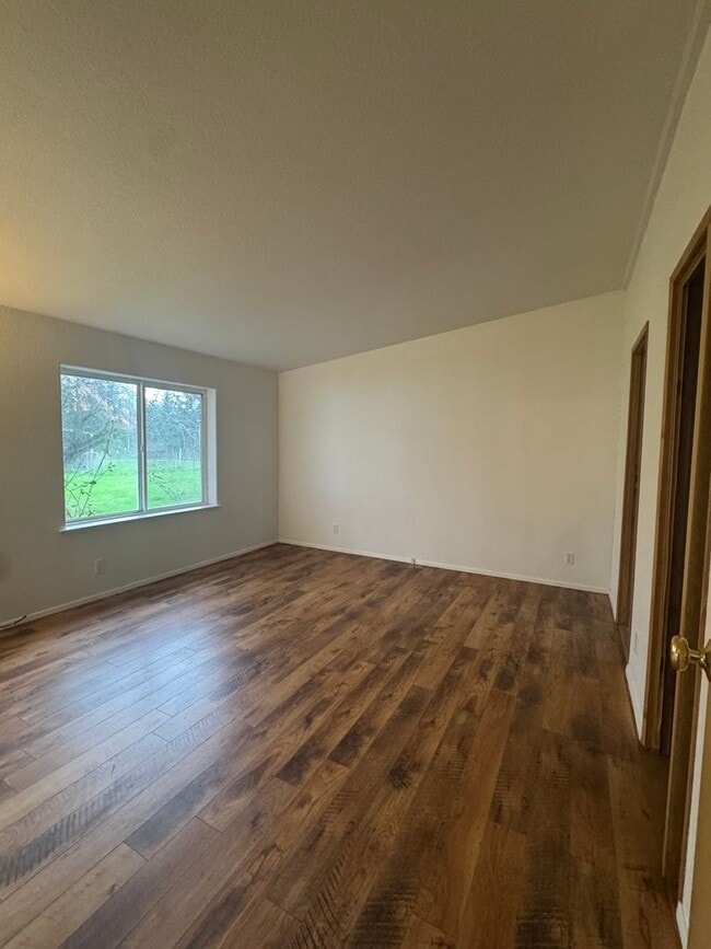 Building Photo - 4.65 Acre Farm/Horse Property for Rent!