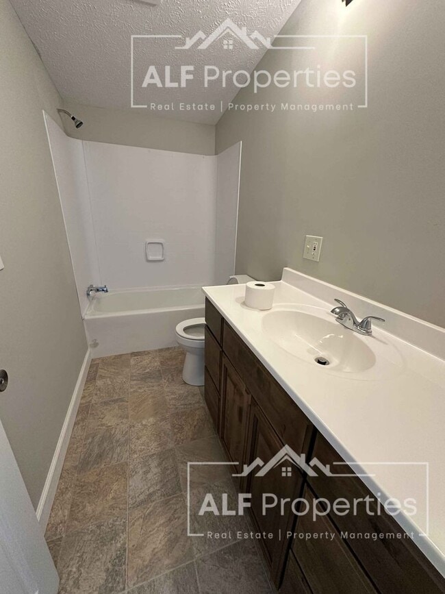 Building Photo - Private 3-Bedroom Home on Hideaway Mountai...