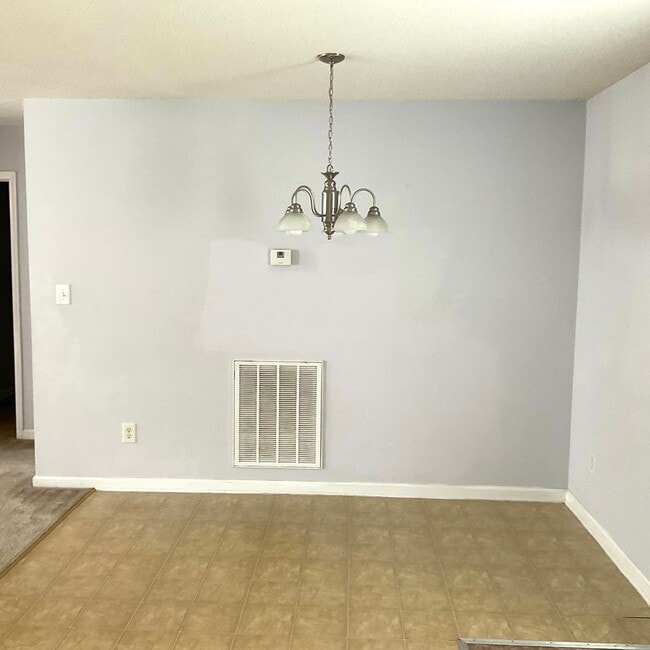 Building Photo - 3 Bedrooms, 2 Baths Home For Rent in Newto...