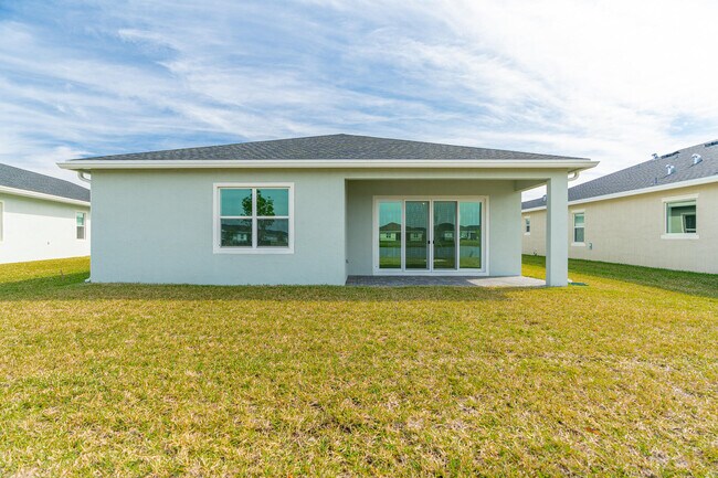Building Photo - 13885 SE Riversway St