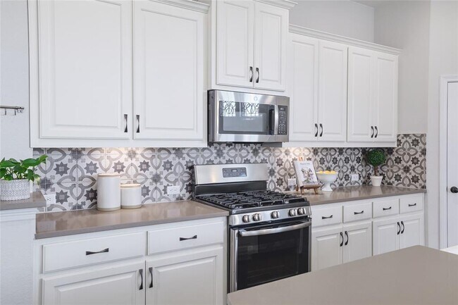 Building Photo - 505 Saturnia Dr