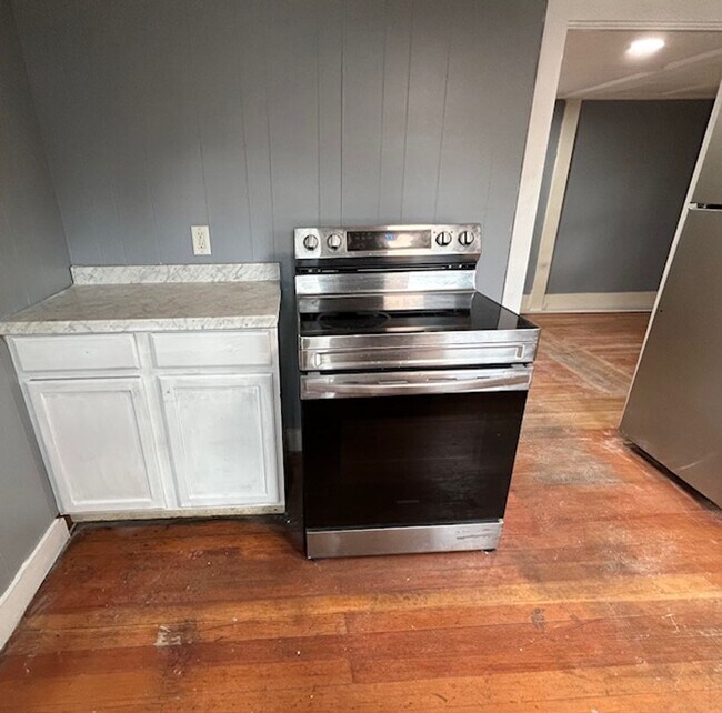 Building Photo - 35 Bath Rd