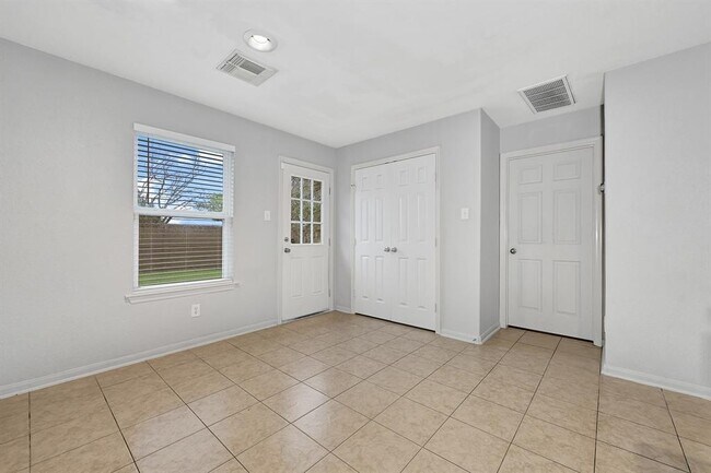 Building Photo - 702 Heatherton Hill Ln