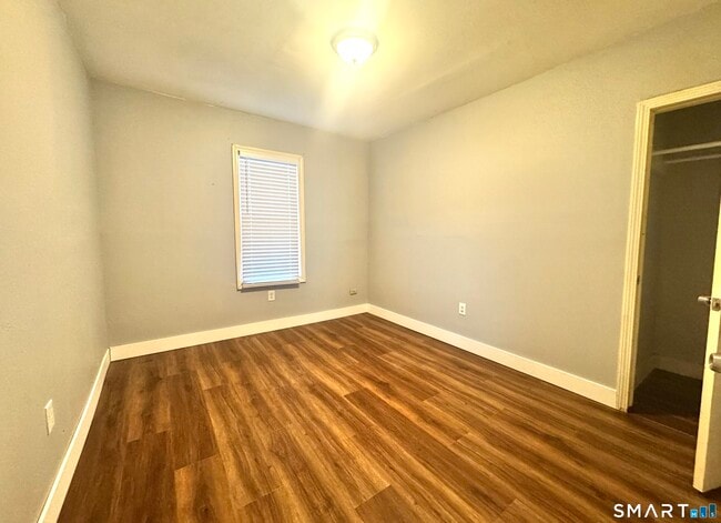 Building Photo - 6 Grove Ct