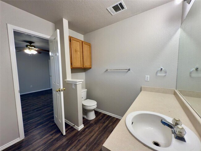 Building Photo - 1030 Moser River Dr