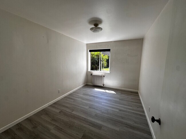Building Photo - 1800 Taylor Ave N