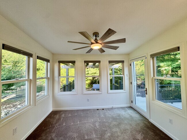 Building Photo - 220 Konawa Ln