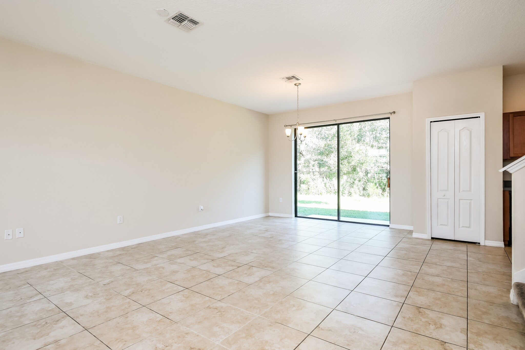 Building Photo - 1462 Pacific Rd