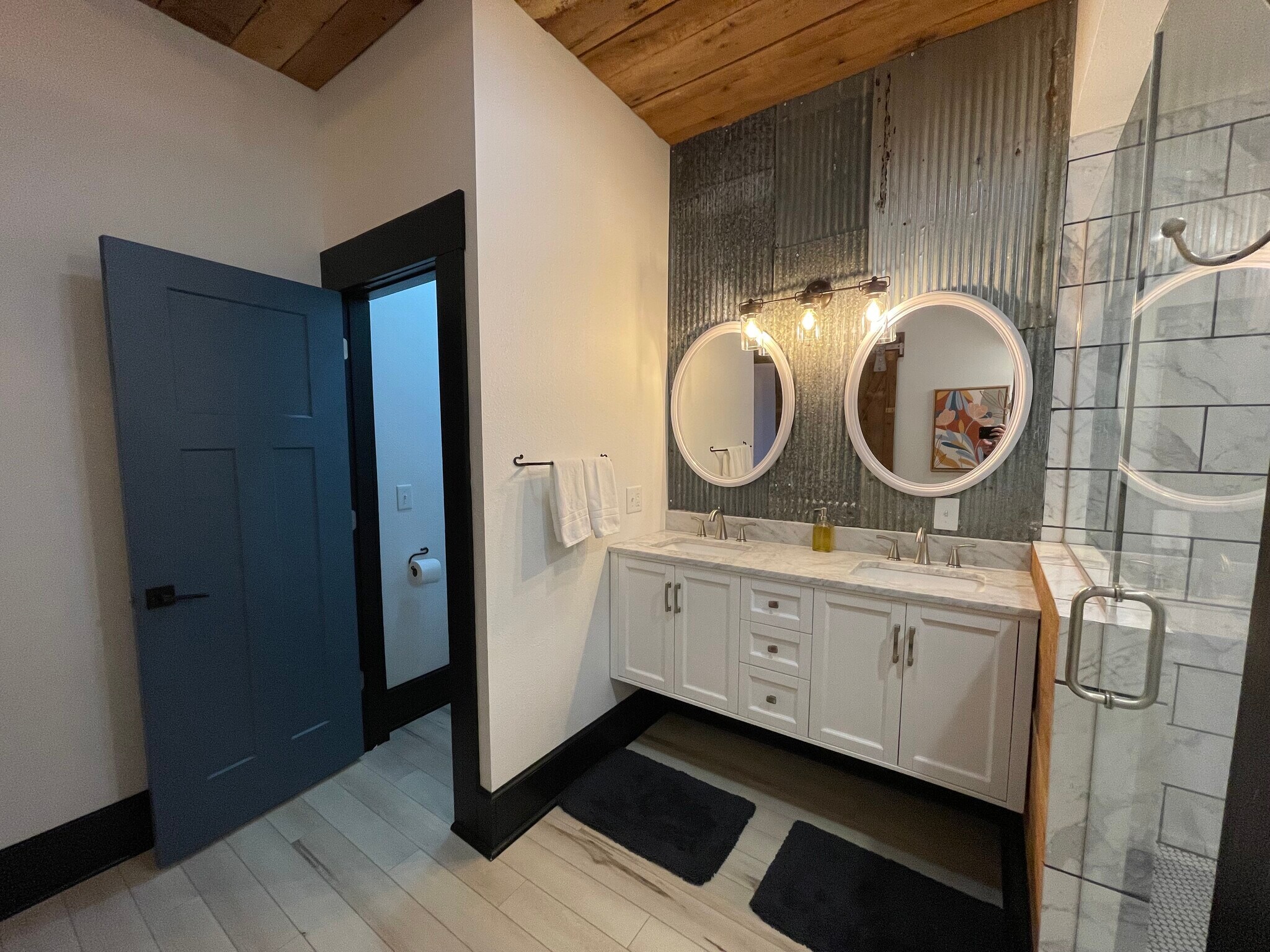 Building Photo - 719 S. Baker St.