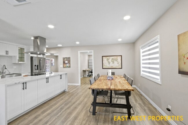 Building Photo - 6942 Santa Rita Ave