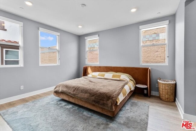 Building Photo - 127 Boeing Ln