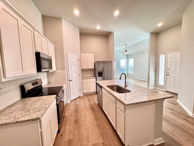 Building Photo - Stunning 3x2 Luxury Duplex in Buda, TX!