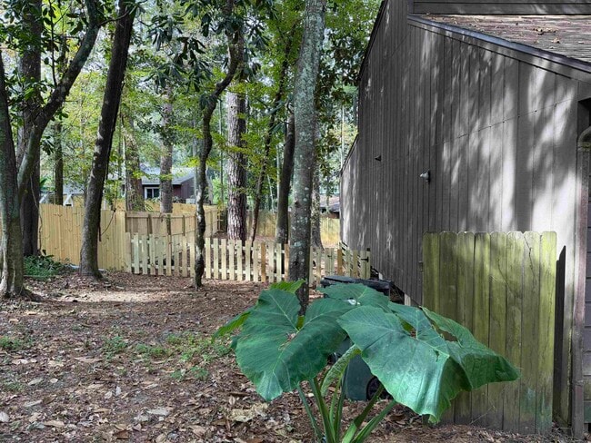 Building Photo - 203 Parkbrook Cir