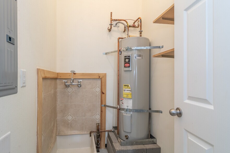 Building Photo - 510 Geary Dr