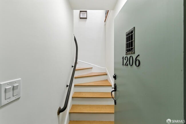 Building Photo - 1204 Funston Ave