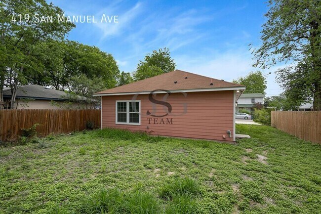 Building Photo - 419 San Manuel Ave
