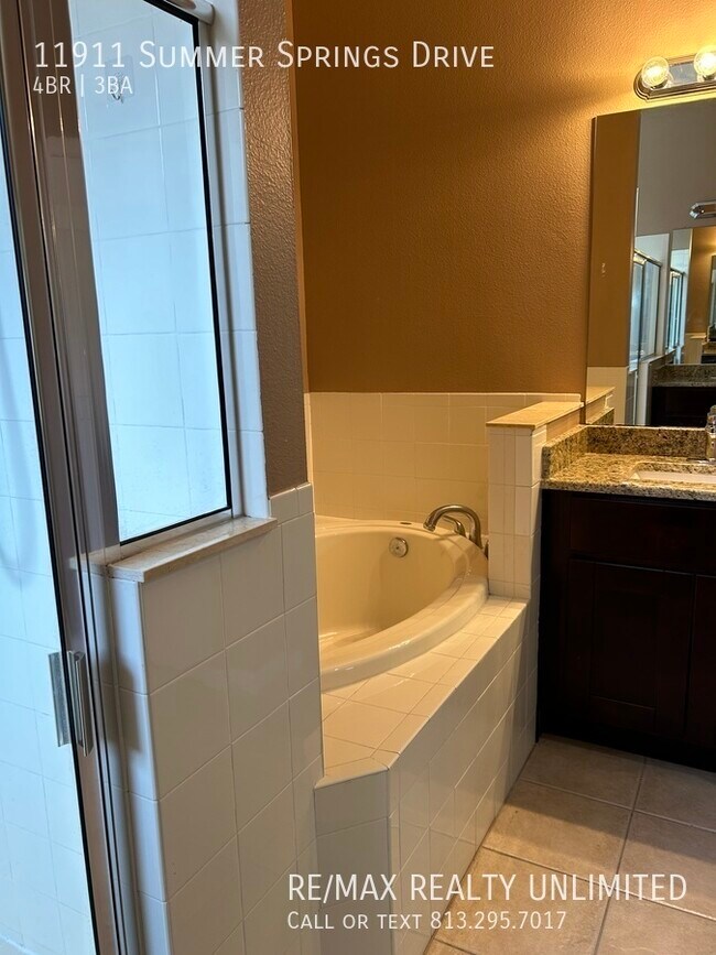 Building Photo - 11911 Summer Springs Dr