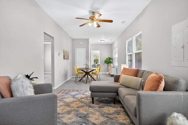 Building Photo - 830 Westwood Ave