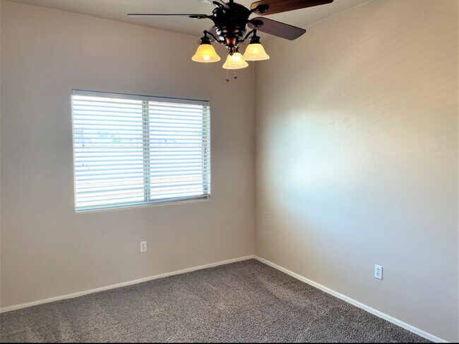 Building Photo - "Charming 4-Bed Home with 2.5 Baths in Tuc...