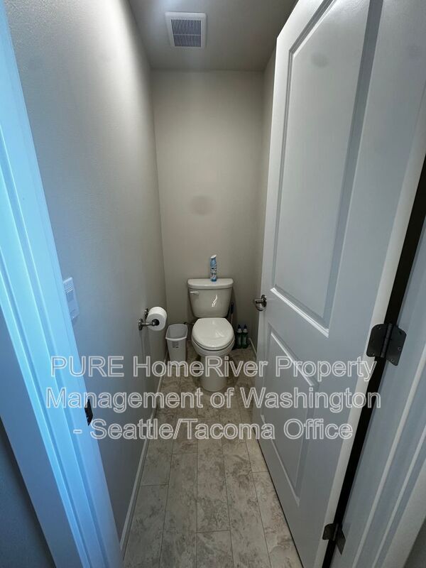 Building Photo - 18201 35th Ave Ct E