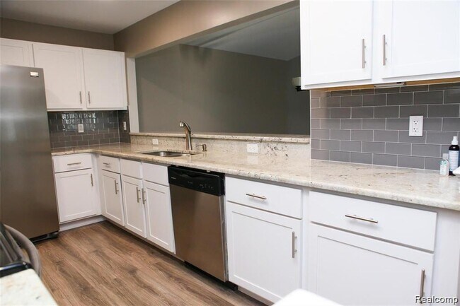 Building Photo - 16327 Chatham Dr