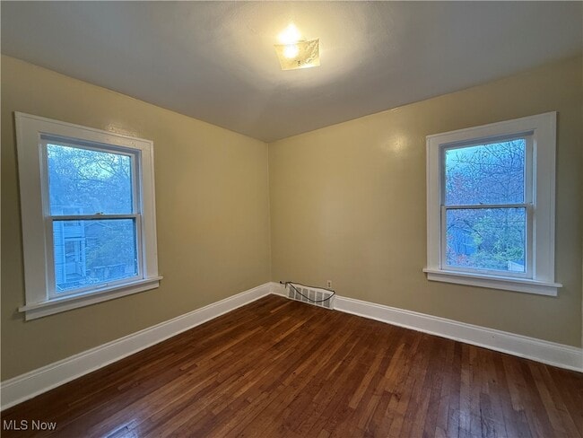 Building Photo - 888 Helmsdale Rd