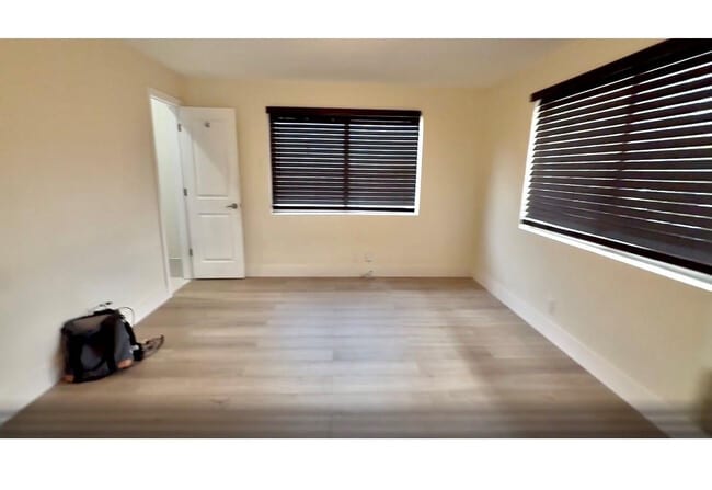 Building Photo - 1941 NE 51st Ct