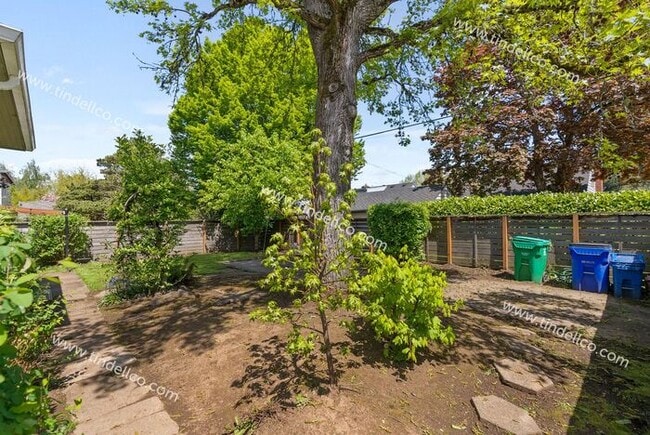 Building Photo - 4 Bedroom Bungalow Inner Northeast Portlan...