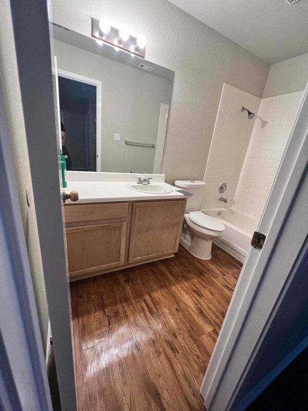 Building Photo - 1000 Laurelleaf Dr