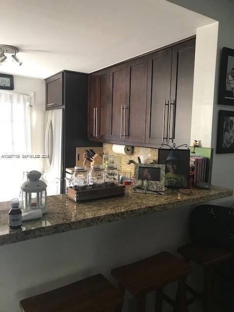 Building Photo - 10794 N Kendall Dr