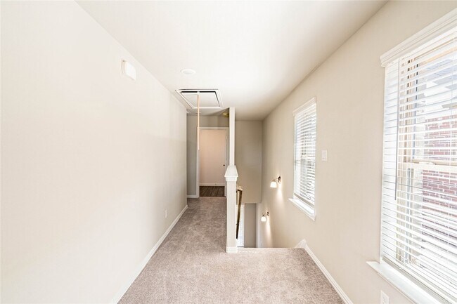 Building Photo - 112 Cole Ln