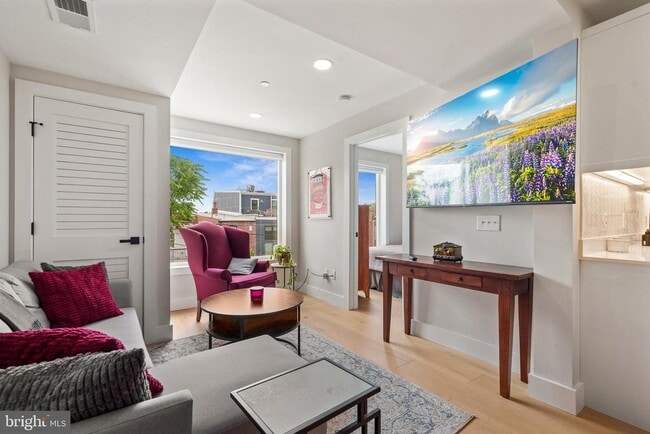 Building Photo - 919 12th St NE