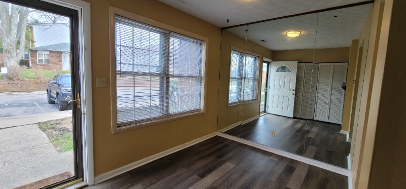 Building Photo - 3500 Warwick Dr