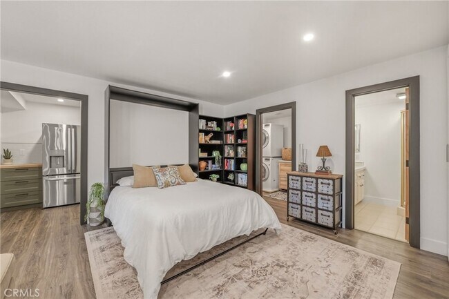 Building Photo - 234 Spanish Spur