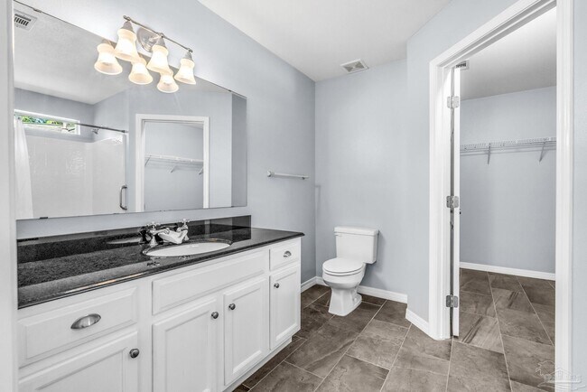Building Photo - 2208 Trailwood Dr