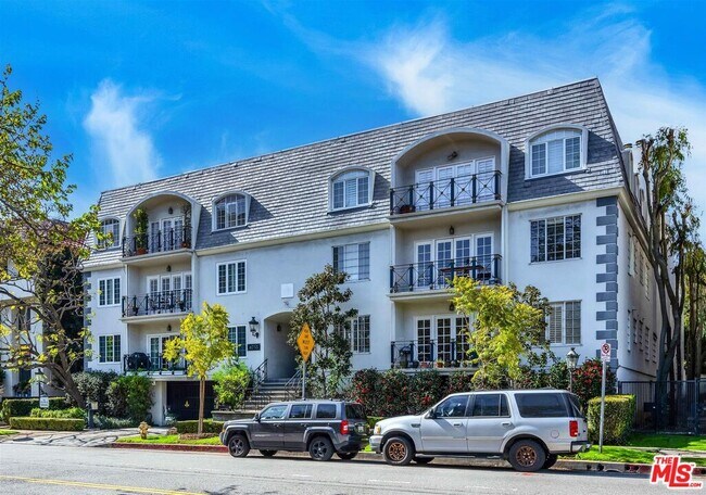 Building Photo - 11745 Montana Ave
