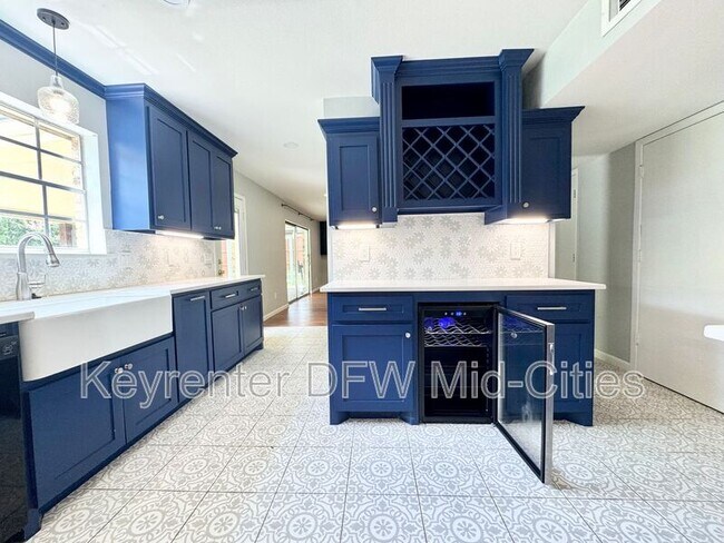 Building Photo - 2505 Crestview Cir
