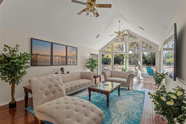 Building Photo - 1522 Oakwood Dr