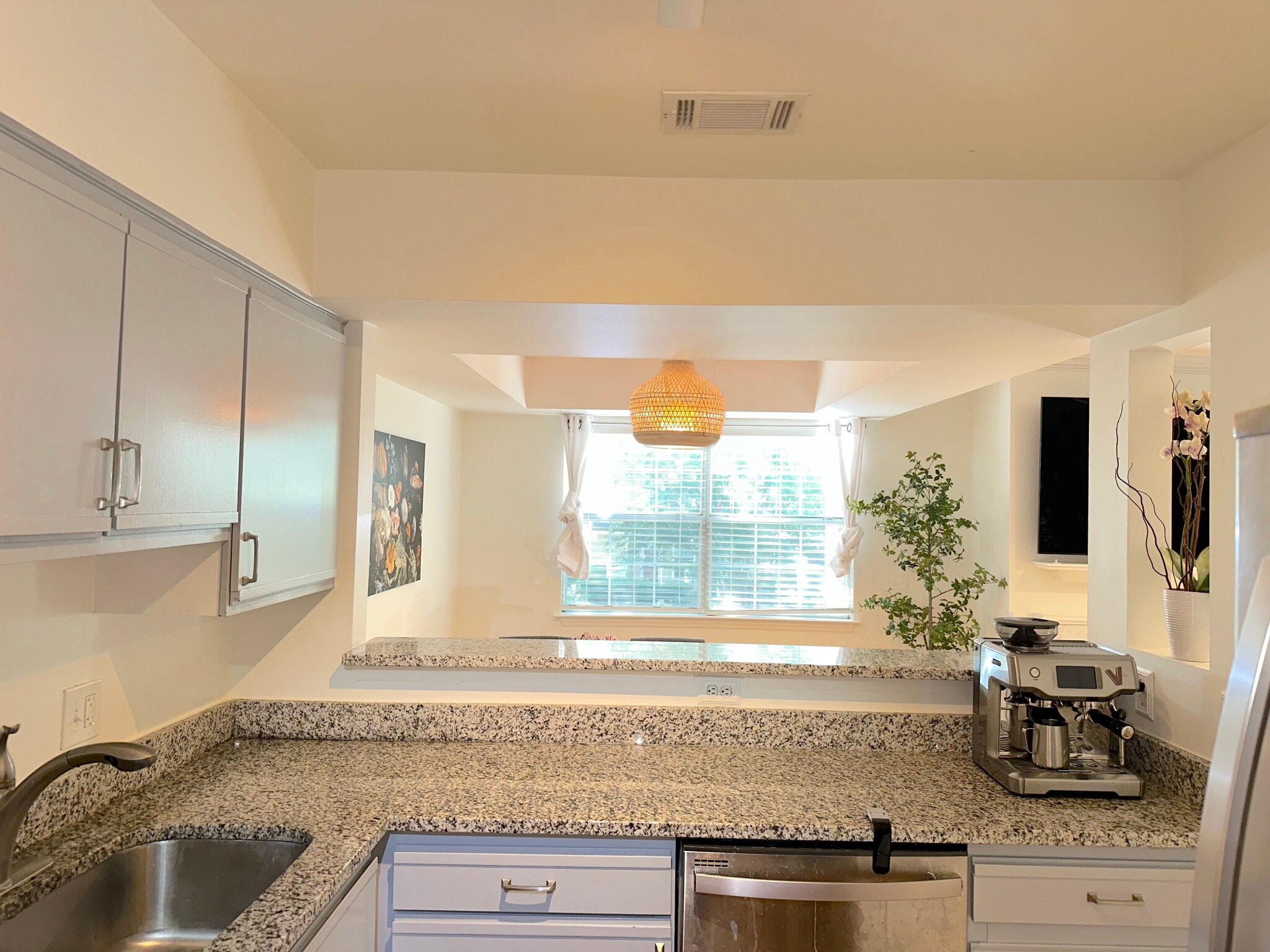 Kitchen - 5801 Inman Park Cir