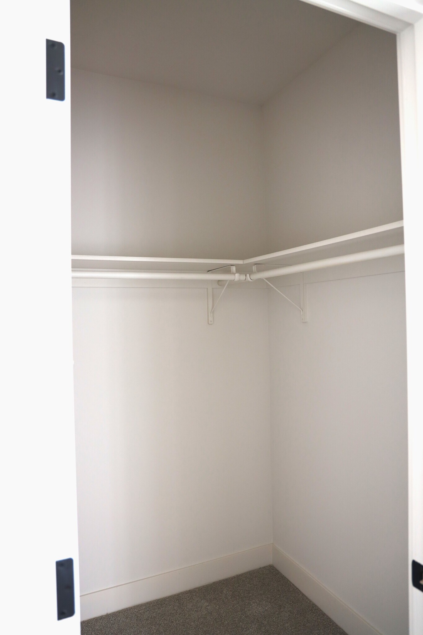 Walk-in Closet - 919 39th Ave