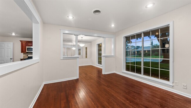 Building Photo - 9643 Val Verde St