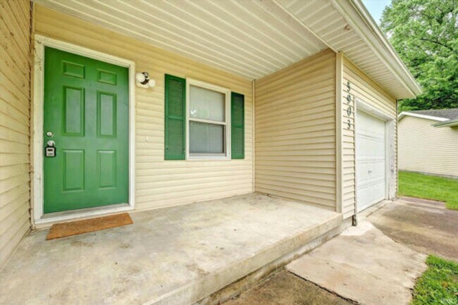 Building Photo - Available now!! Great quiet neighborhood —...